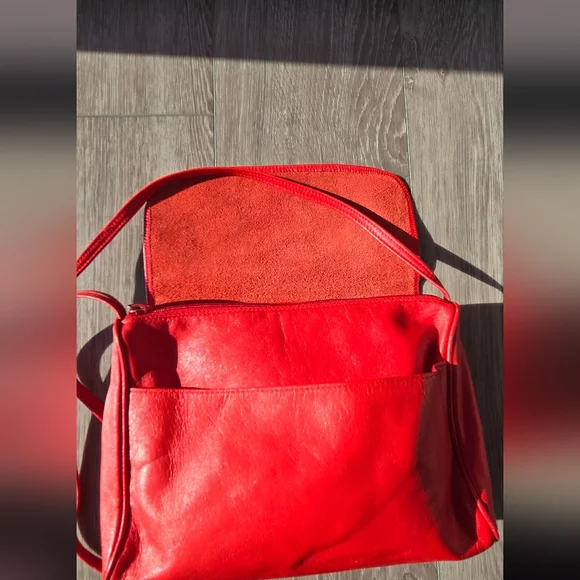 Vintage Samantha Scott Red Genuine Leather Crossbody Flap Bag — Bold Cherry Red - Picture 9 of 15